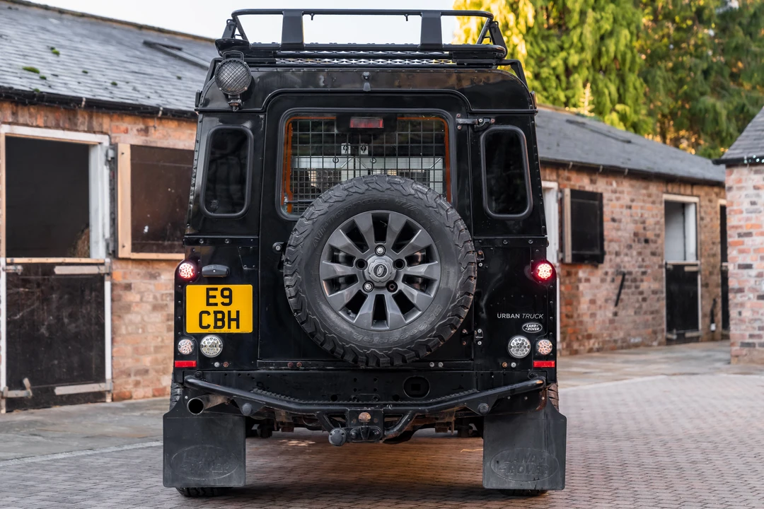 2015 Land Rover Defender 110 - Image 27 of 31