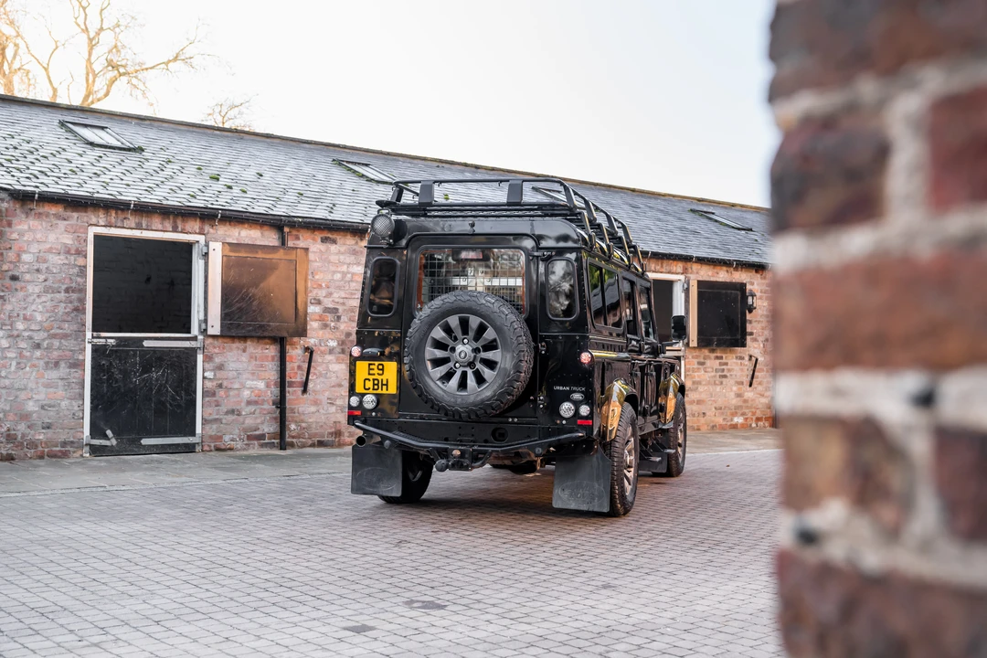 2015 Land Rover Defender 110 - Image 8 of 31