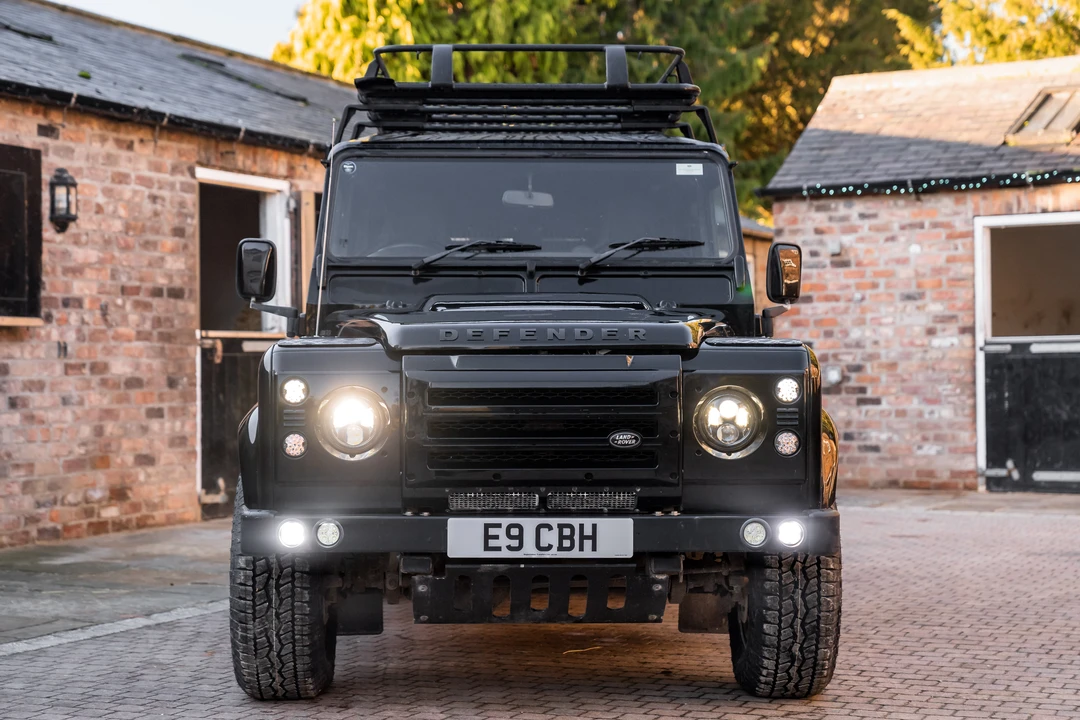 2015 Land Rover Defender 110 - Image 12 of 31