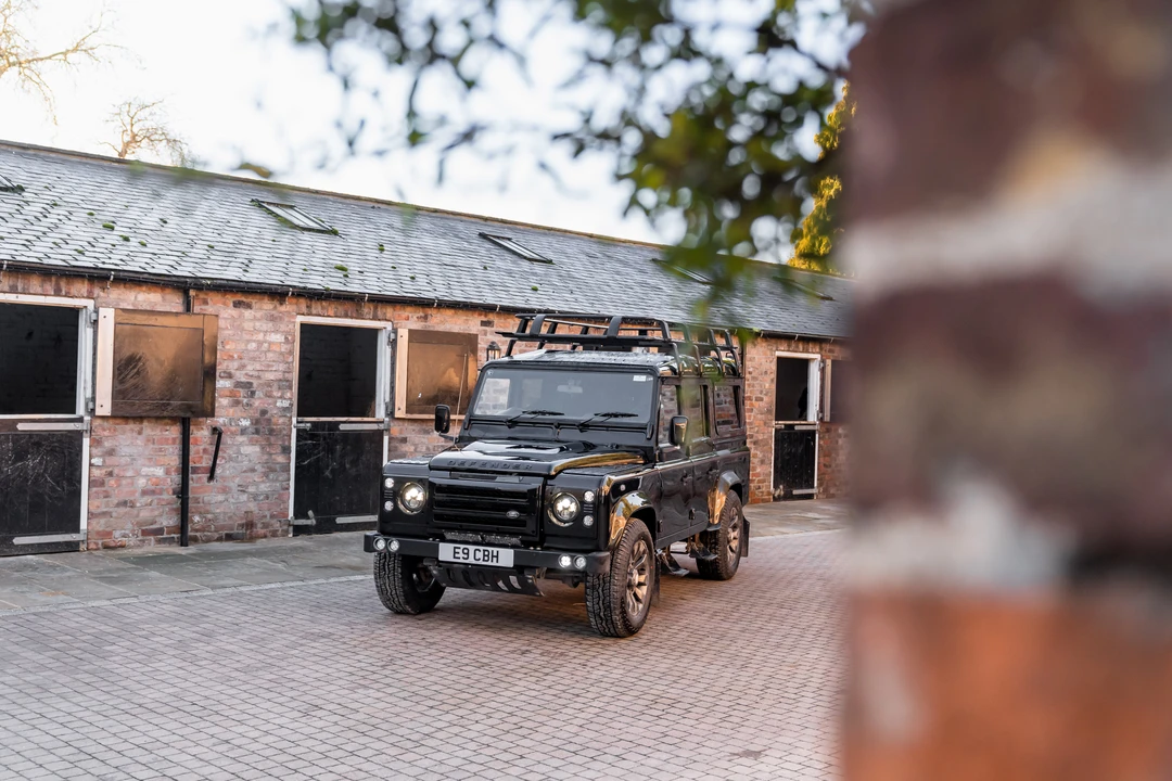 2015 Land Rover Defender 110 - Image 11 of 31