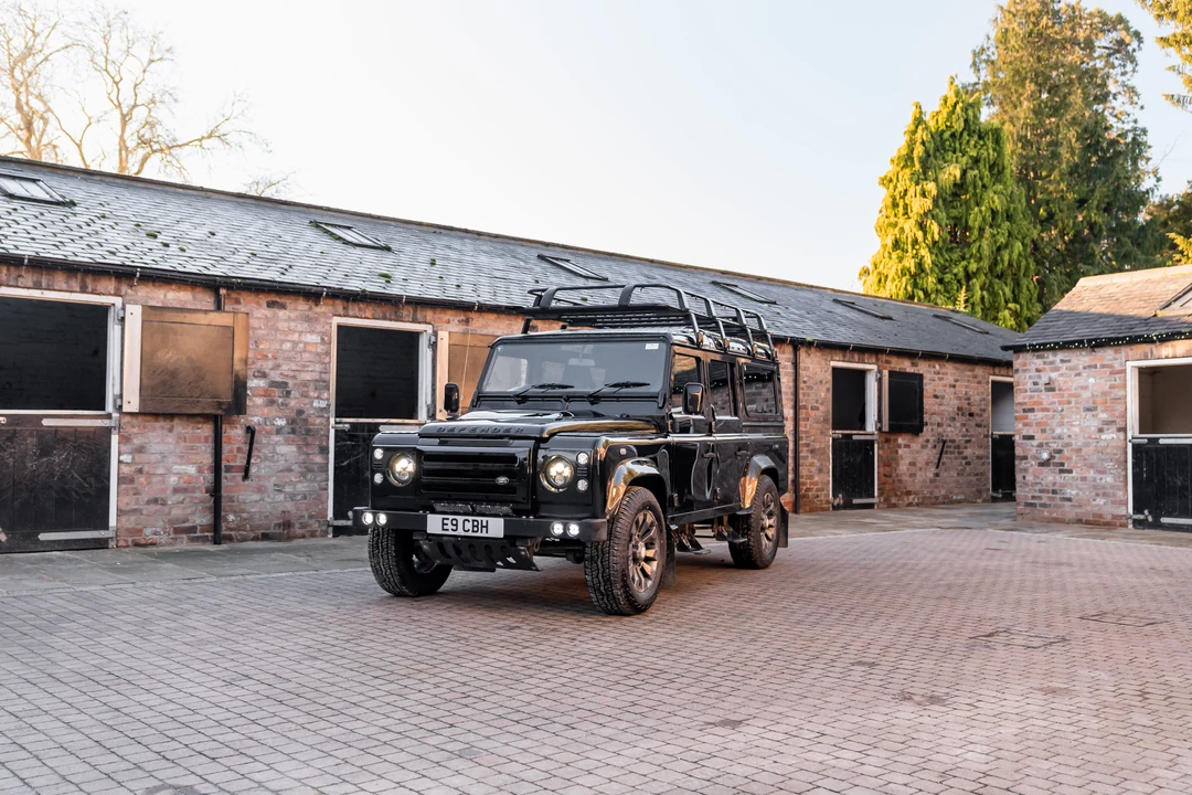 2015 Land Rover Defender 110 - Image 4 of 31