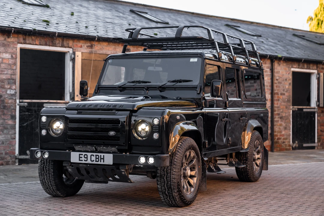 2015 Land Rover Defender 110 - Image 13 of 31
