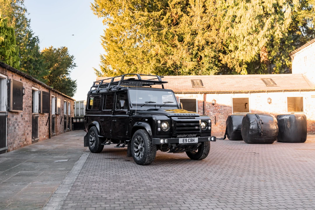 2015 Land Rover Defender 110 - Image 10 of 31