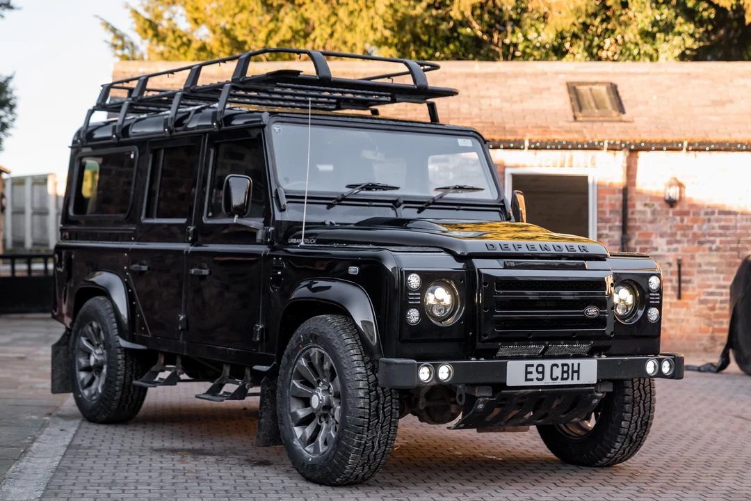 2015 Land Rover Defender 110 - Image 14 of 31