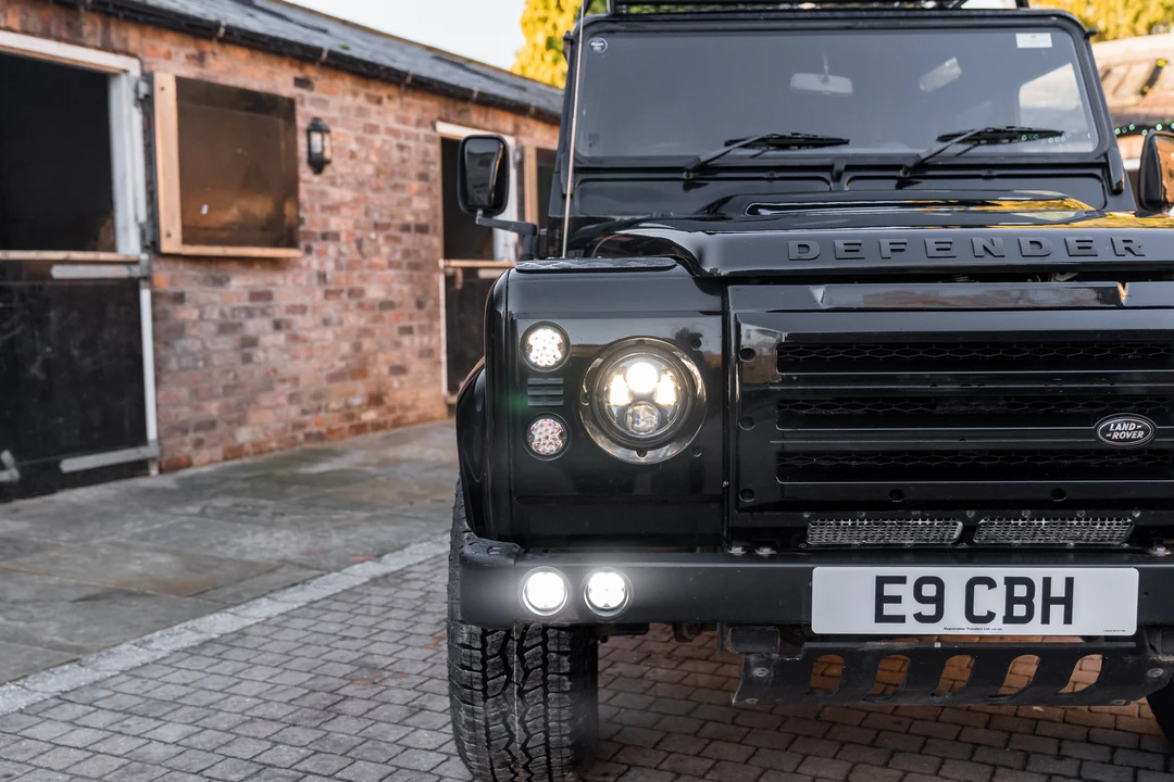 2015 Land Rover Defender 110 - Image 15 of 31