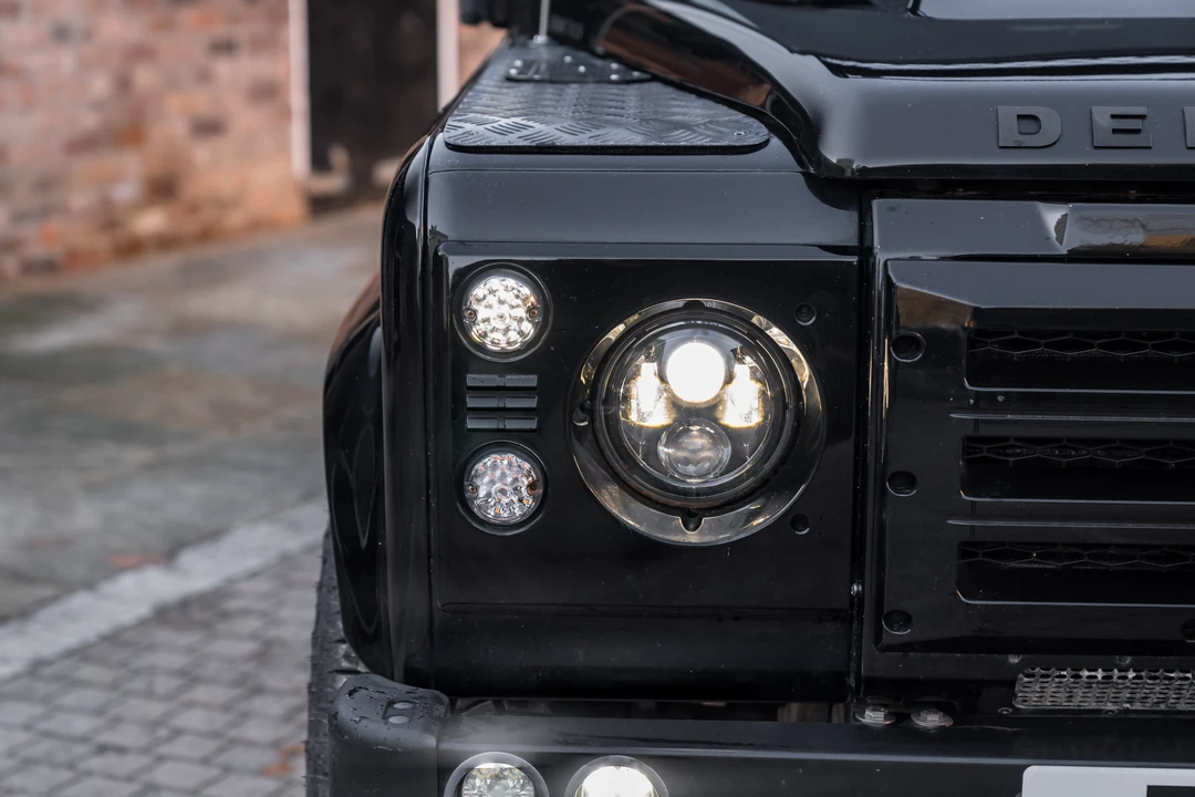2015 Land Rover Defender 110 - Image 16 of 31