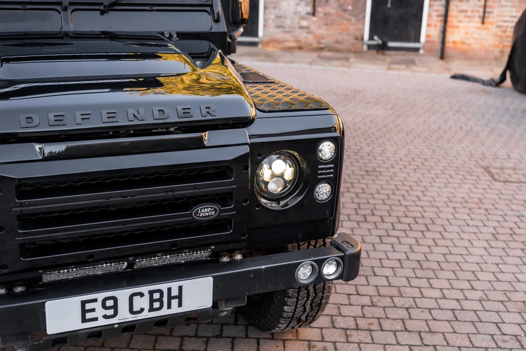 2015 Land Rover Defender 110 - Image 17 of 31