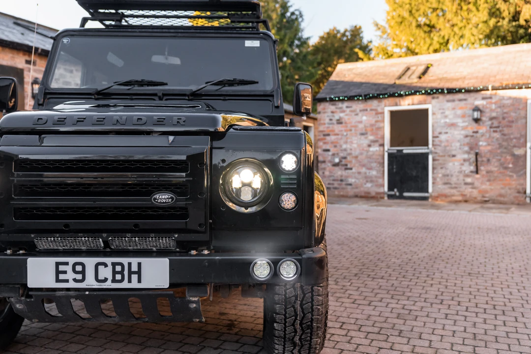 2015 Land Rover Defender 110 - Image 18 of 31