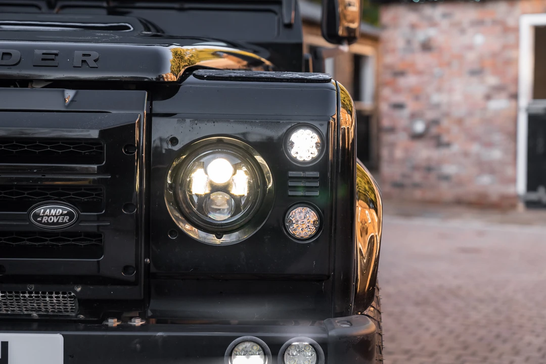 2015 Land Rover Defender 110 - Image 19 of 31