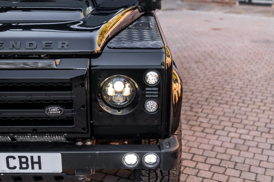2015 Land Rover Defender 110 - Image 20 of 31