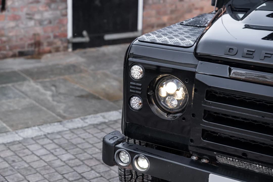 2015 Land Rover Defender 110 - Image 21 of 31