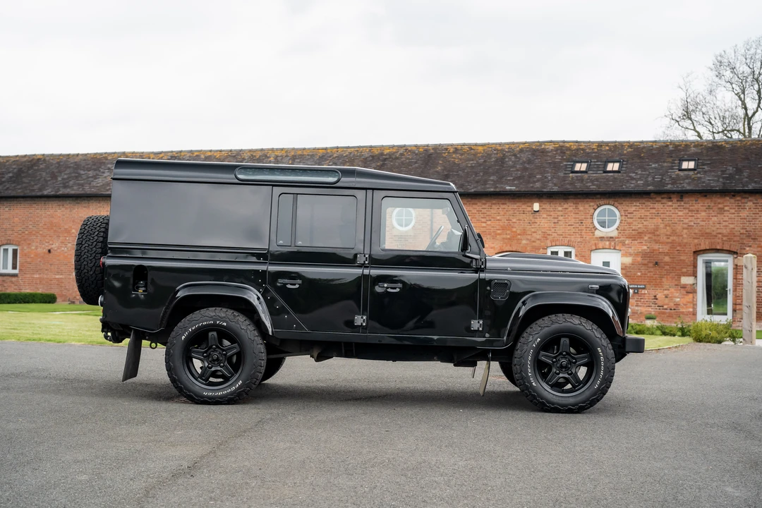 2015 Land Rover Defender 110 - Image 9 of 31