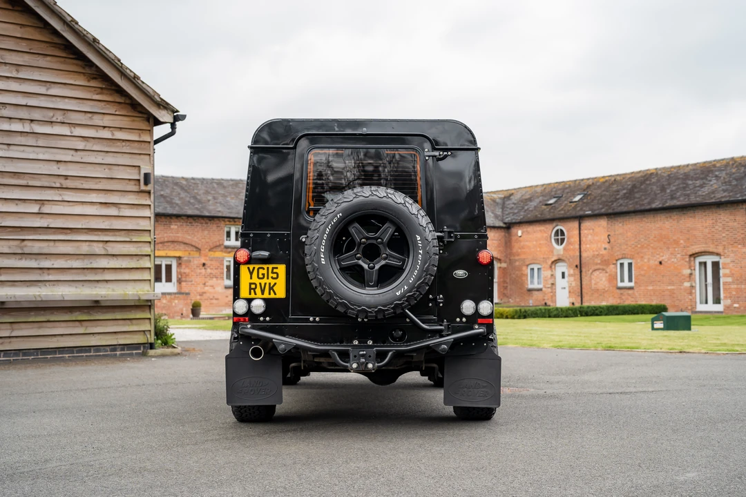 2015 Land Rover Defender 110 - Image 7 of 31