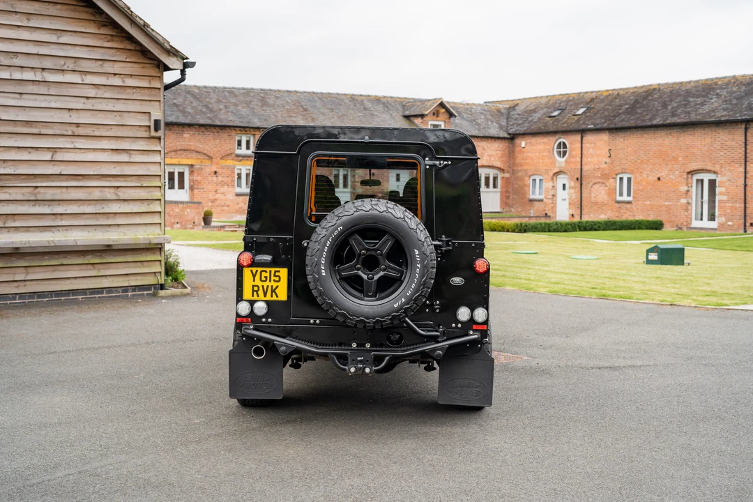 2015 Land Rover Defender 110 - Image 15 of 31