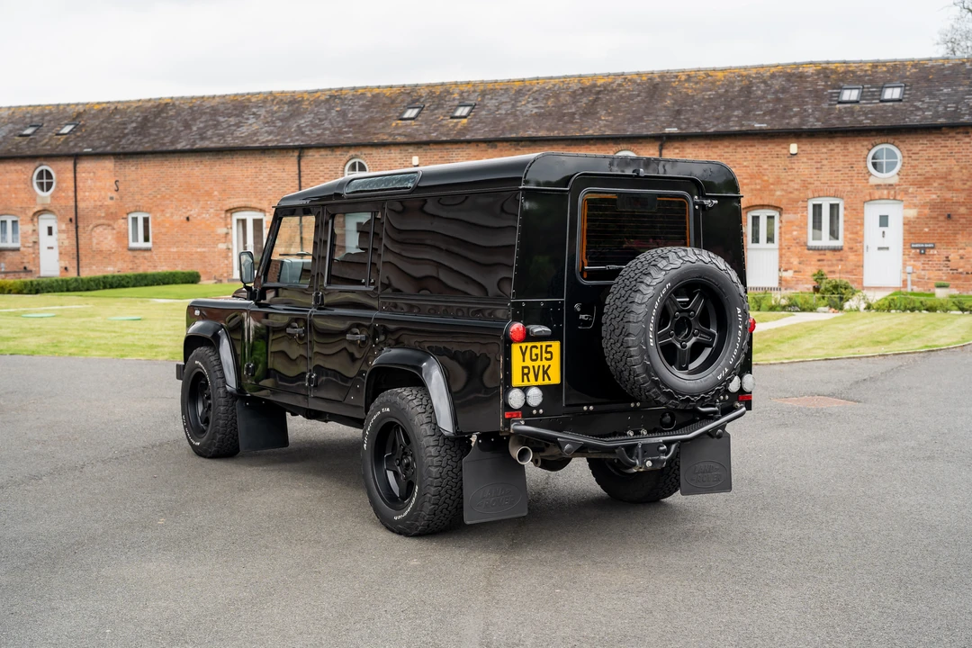 2015 Land Rover Defender 110 - Image 14 of 31