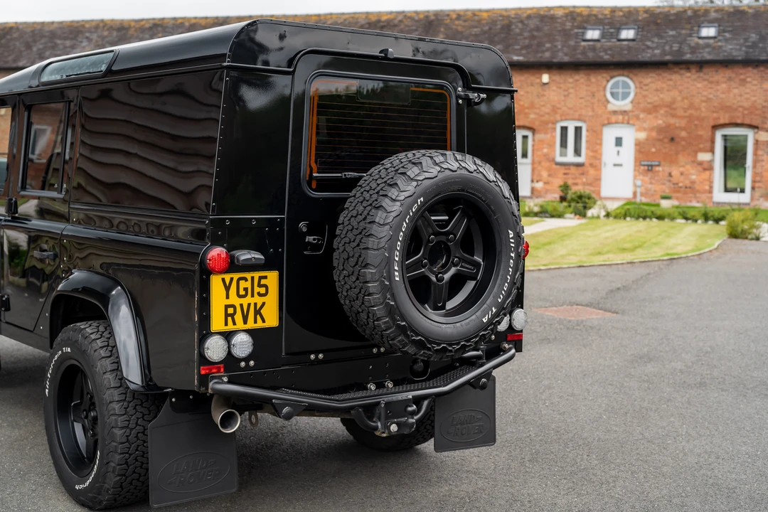 2015 Land Rover Defender 110 - Image 18 of 31