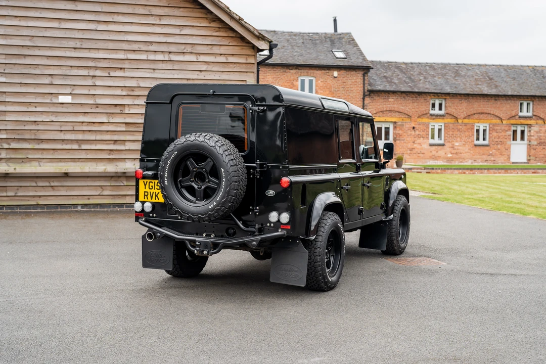 2015 Land Rover Defender 110 - Image 16 of 31