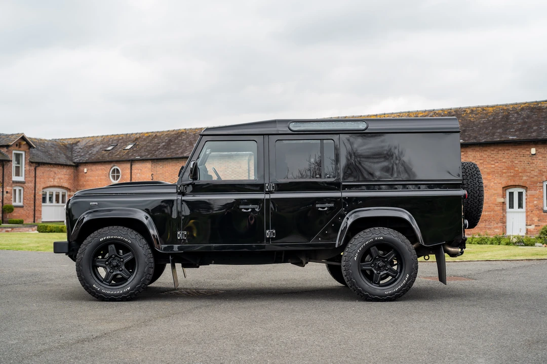 2015 Land Rover Defender 110 - Image 5 of 31