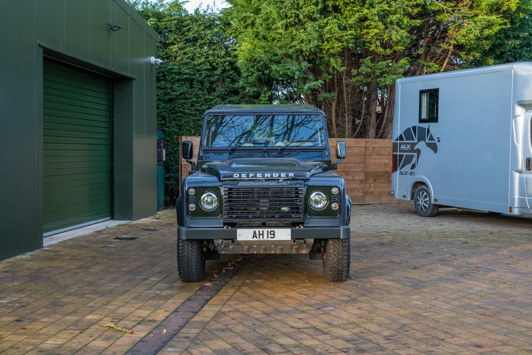 2015 Land Rover Defender 90 - Image 3 of 31