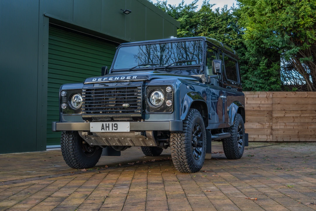 2015 Land Rover Defender 90 - Image 4 of 31