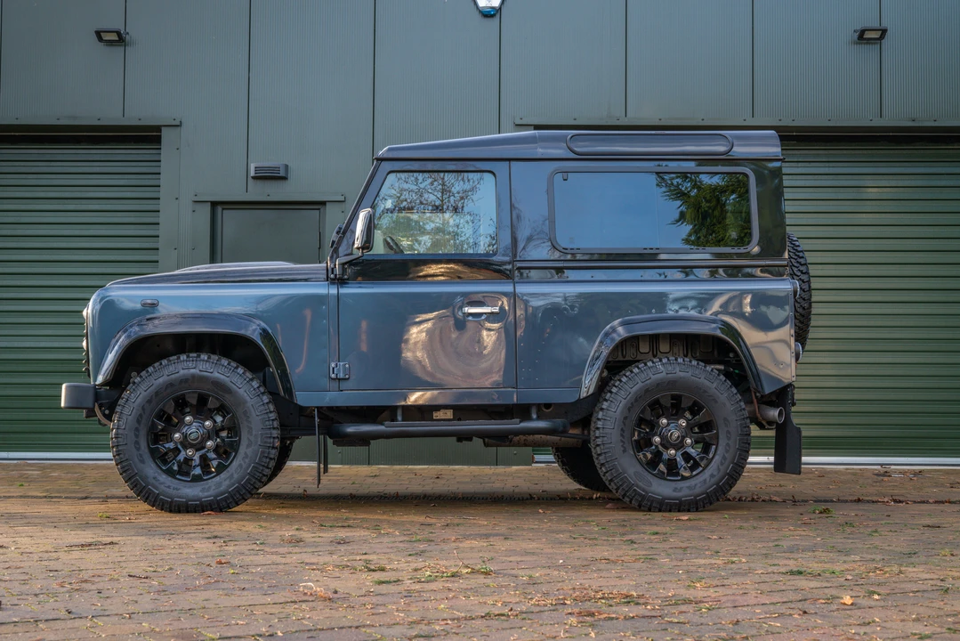 2015 Land Rover Defender 90 - Image 13 of 31