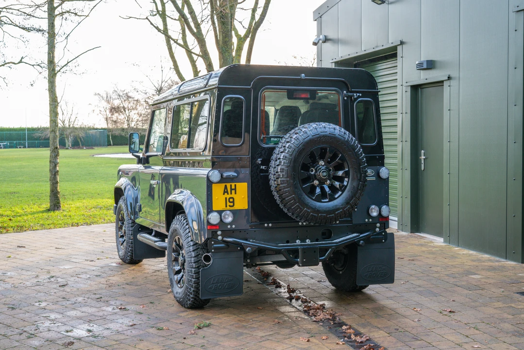 2015 Land Rover Defender 90 - Image 6 of 31