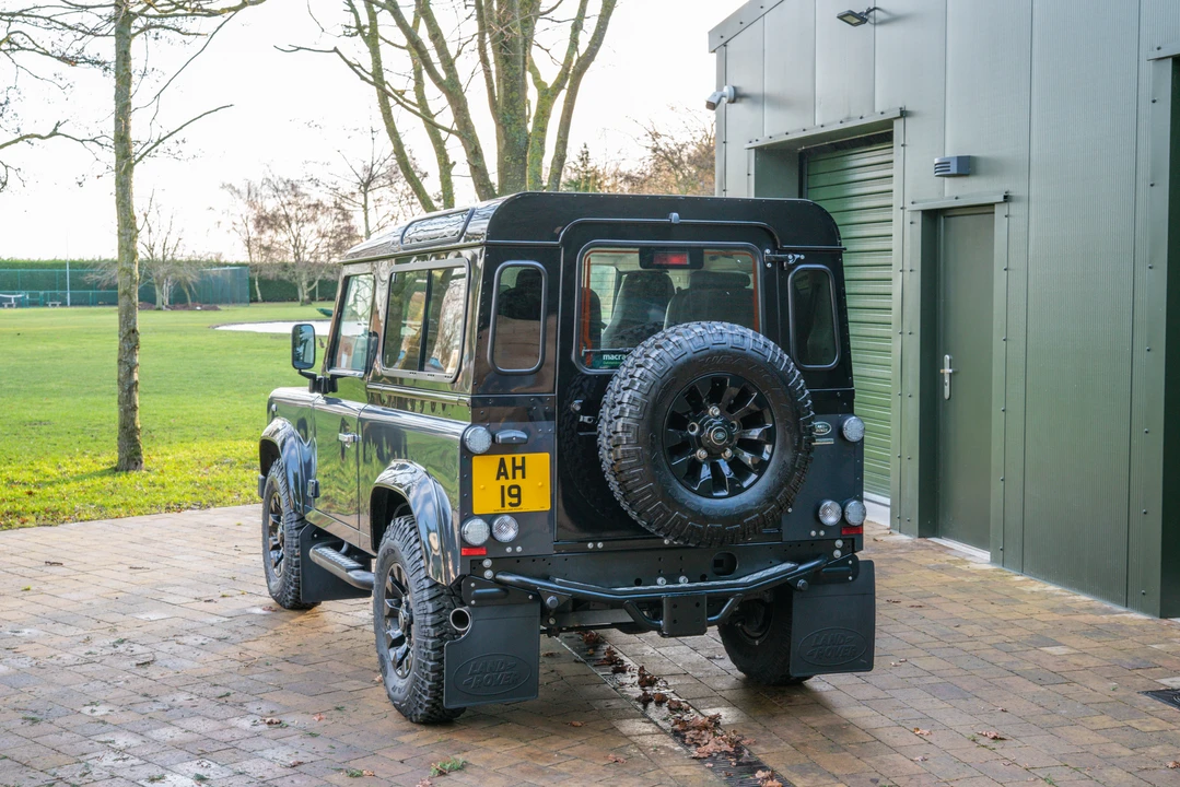 2015 Land Rover Defender 90 - Image 14 of 31