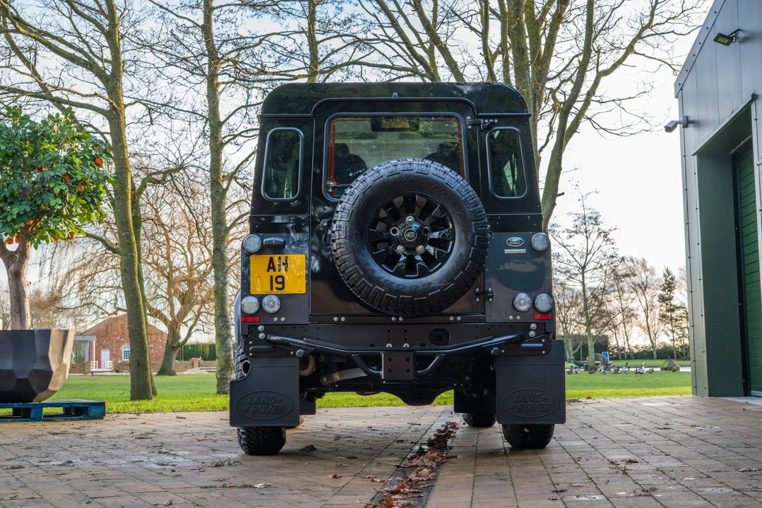 2015 Land Rover Defender 90 - Image 7 of 31