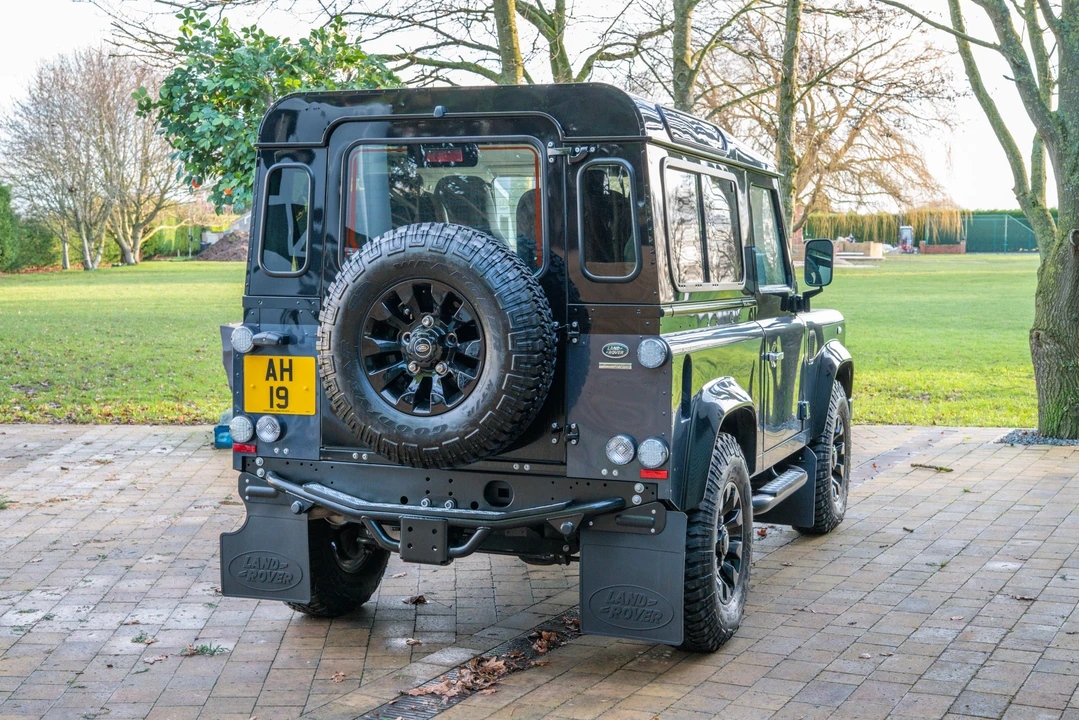 2015 Land Rover Defender 90 - Image 8 of 31