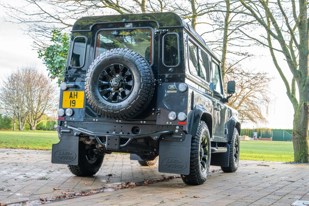 2015 Land Rover Defender 90 - Image 16 of 31