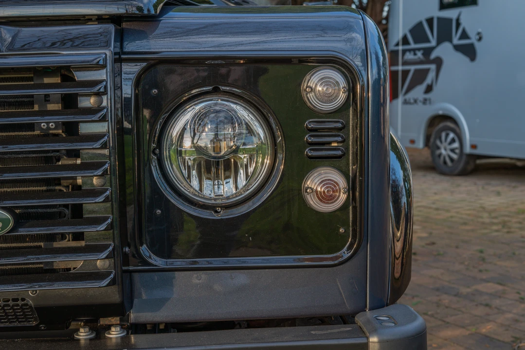 2015 Land Rover Defender 90 - Image 21 of 31