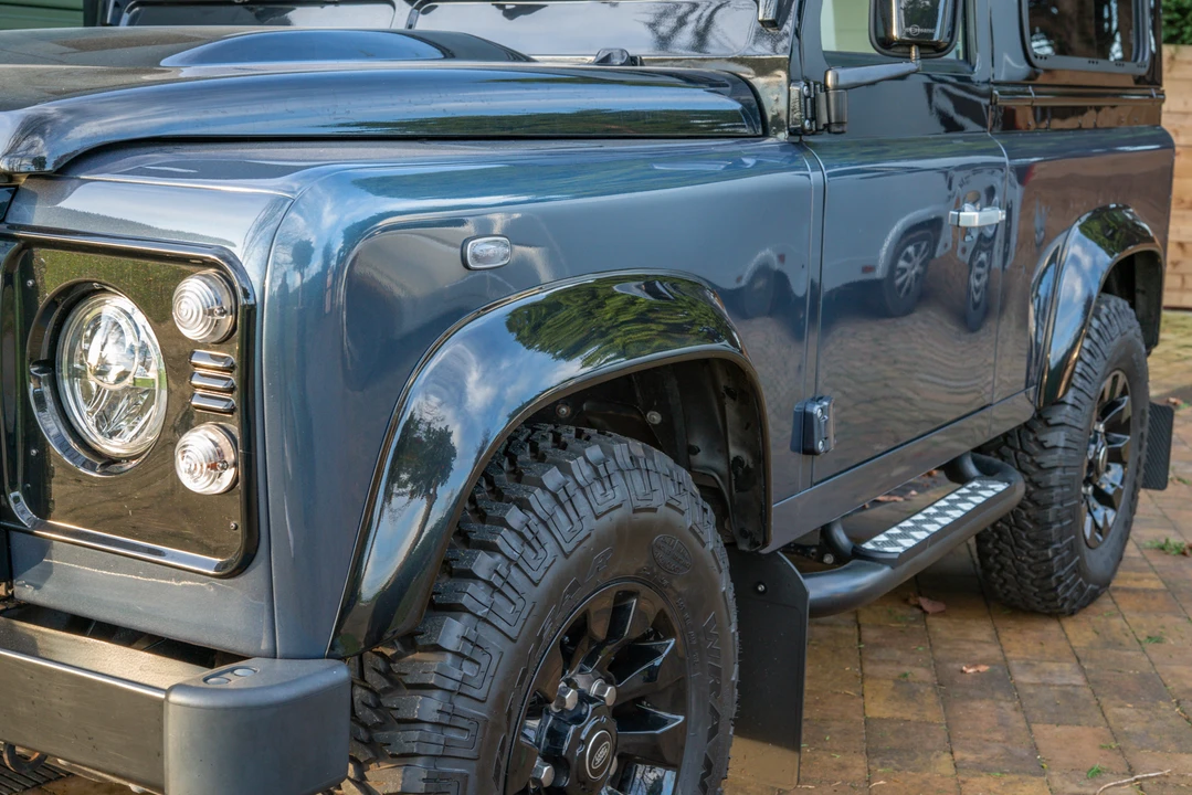 2015 Land Rover Defender 90 - Image 25 of 31