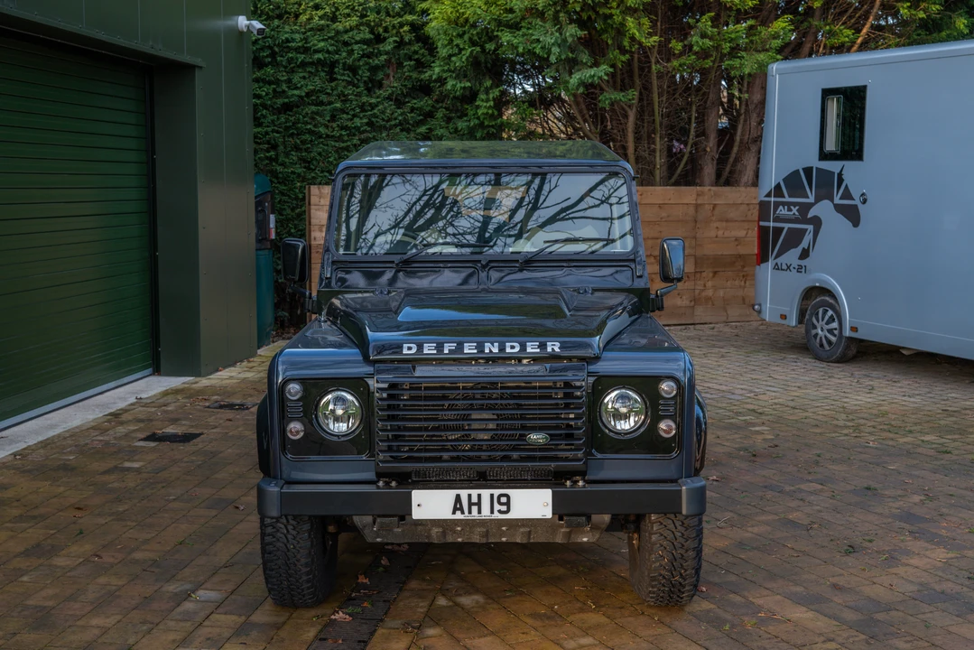 2015 Land Rover Defender 90 - Image 11 of 31