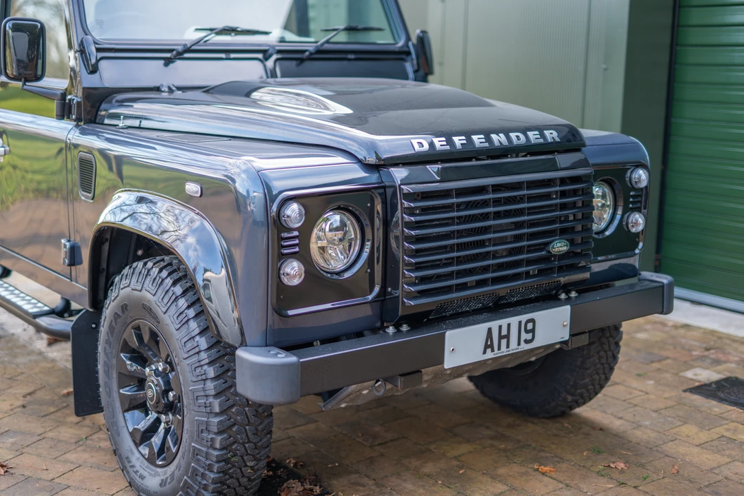 2015 Land Rover Defender 90 - Image 19 of 31