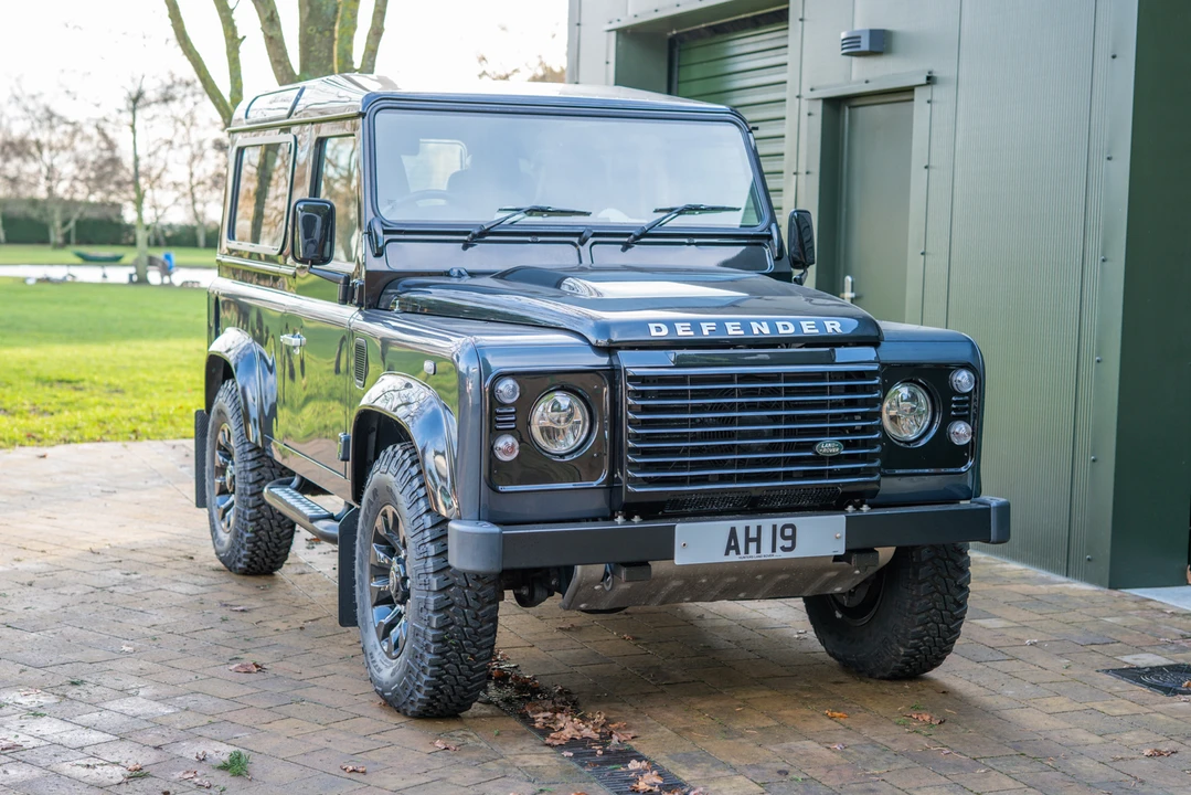 2015 Land Rover Defender 90 - Image 2 of 31
