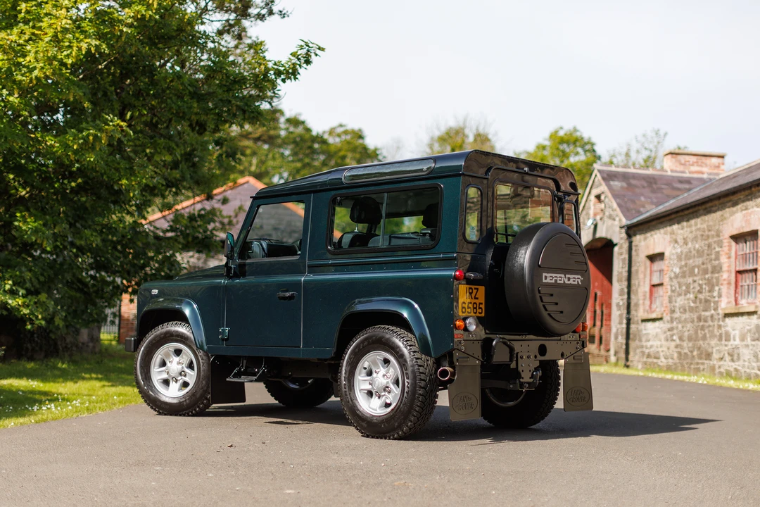 2015 Land Rover Defender 90 - Image 18 of 31