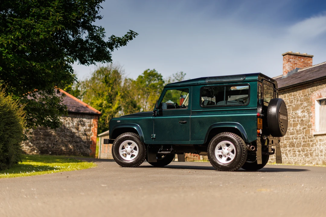 2015 Land Rover Defender 90 - Image 20 of 31