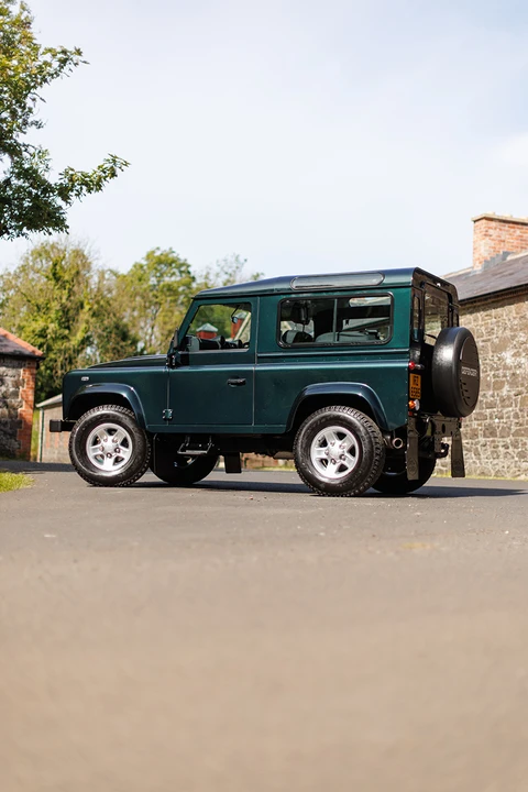 2015 Land Rover Defender 90 - Image 21 of 31