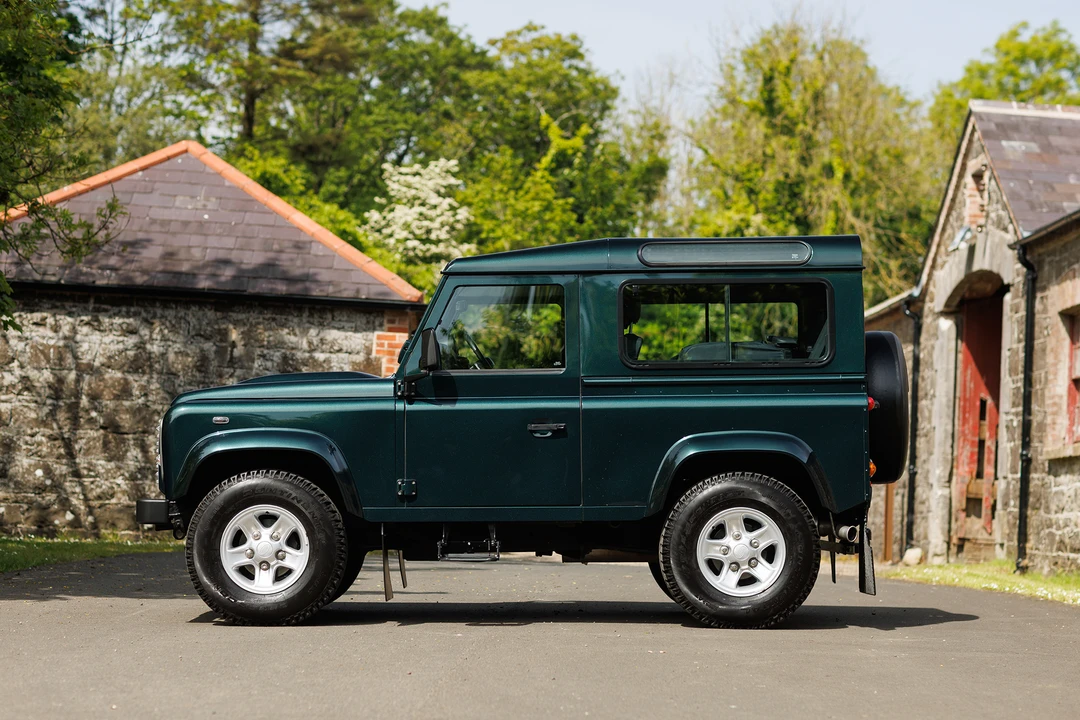 2015 Land Rover Defender 90 - Image 23 of 31
