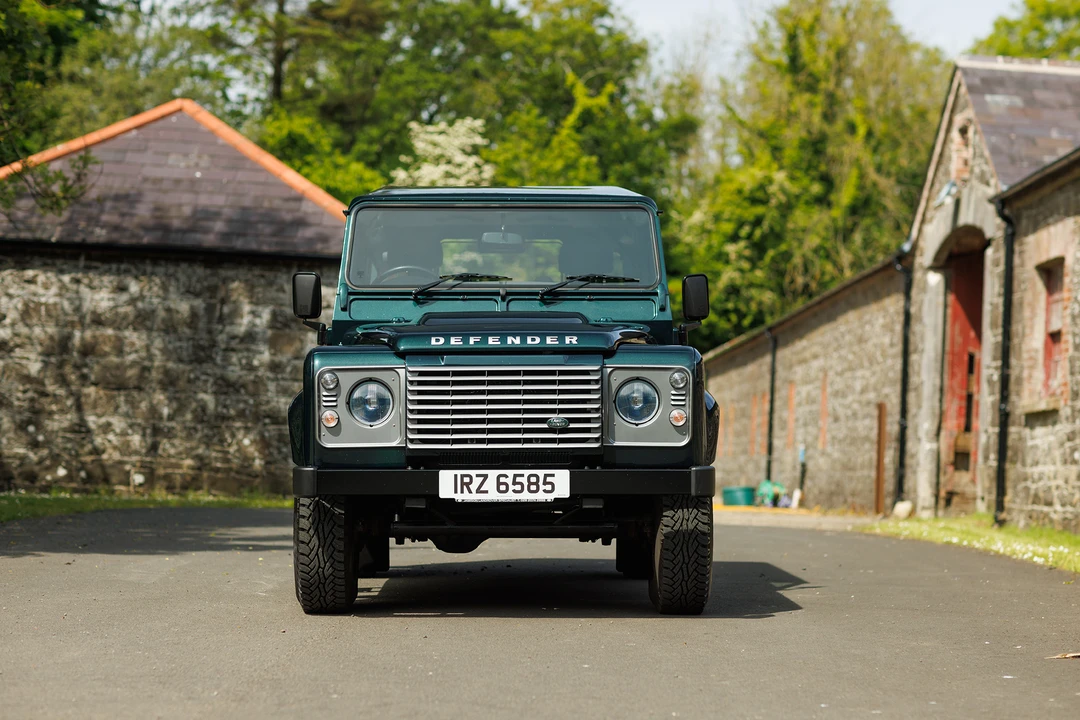 2015 Land Rover Defender 90 - Image 3 of 31