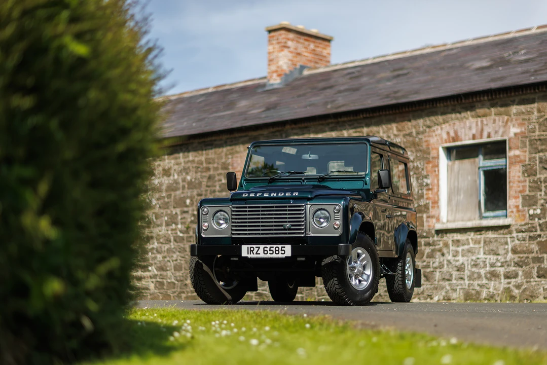 2015 Land Rover Defender 90 - Image 25 of 31