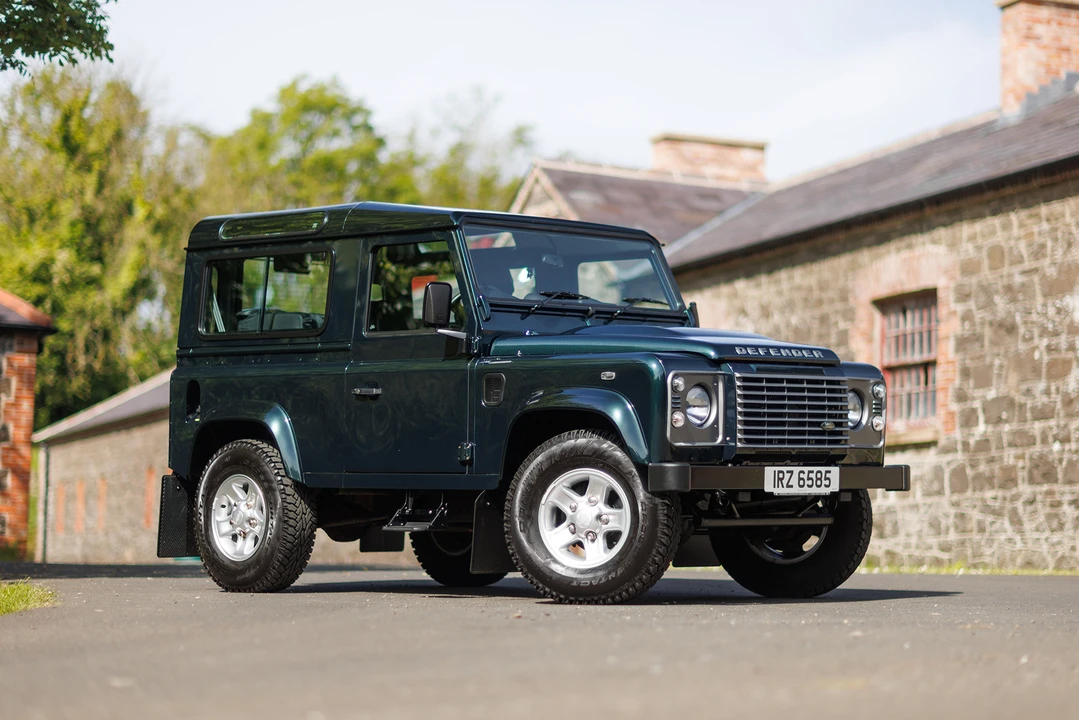 2015 Land Rover Defender 90 - Image 27 of 31
