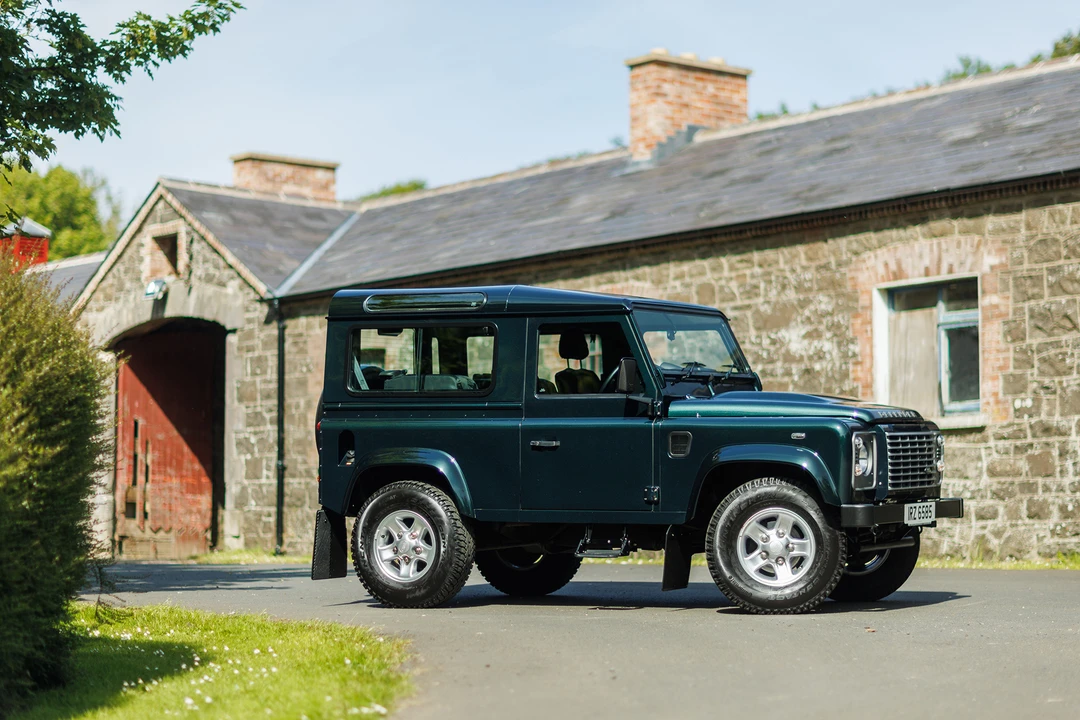 2015 Land Rover Defender 90 - Image 12 of 31