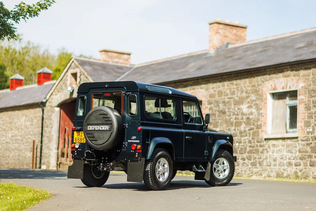 2015 Land Rover Defender 90 - Image 13 of 31