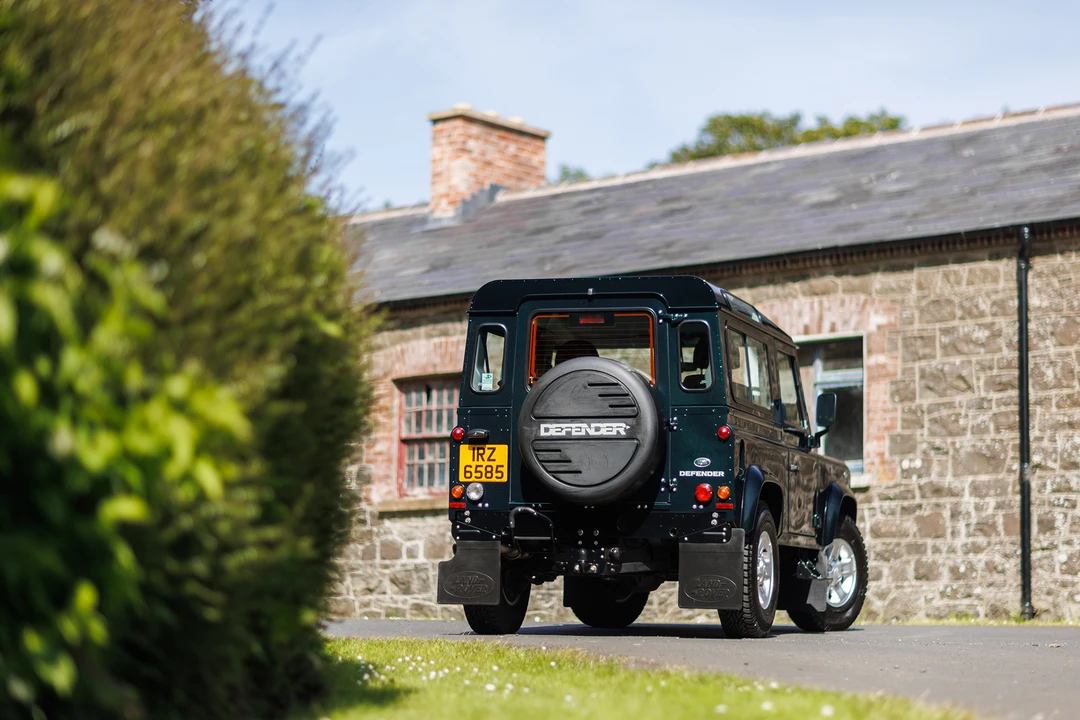 2015 Land Rover Defender 90 - Image 14 of 31