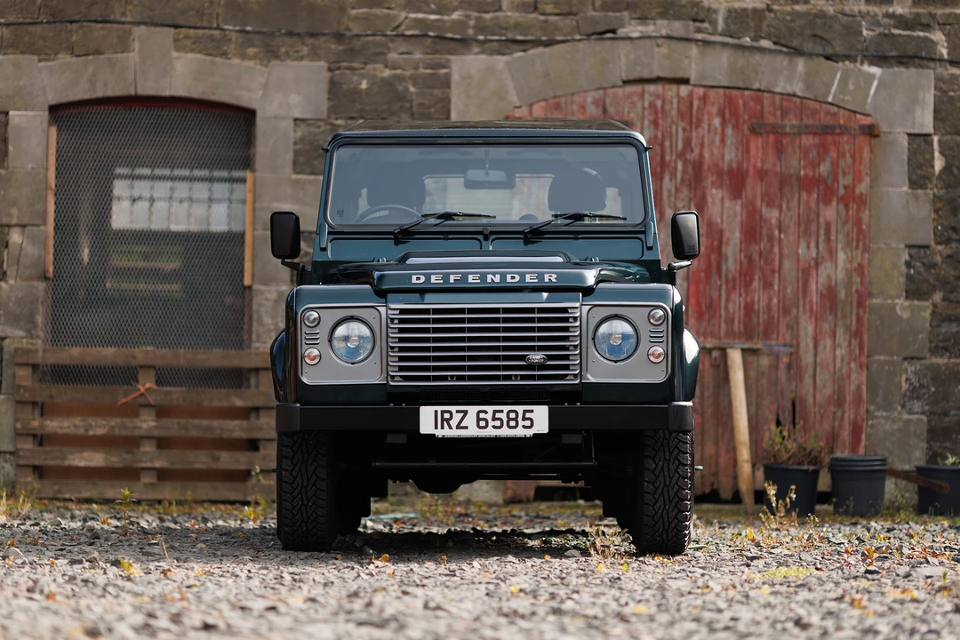 2015 Land Rover Defender 90 - Image 11 of 31
