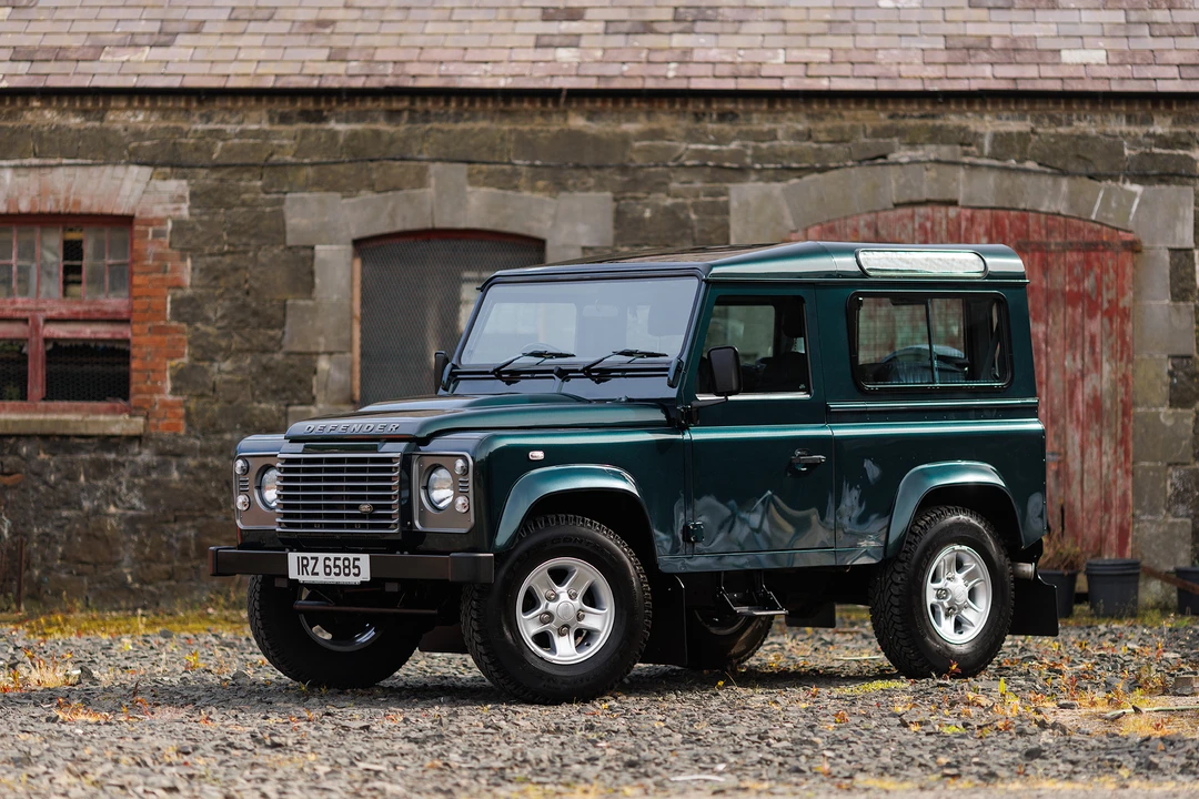 2015 Land Rover Defender 90 - Image 16 of 31