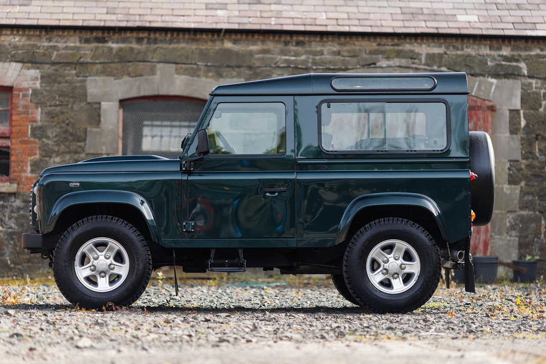 2015 Land Rover Defender 90 - Image 9 of 31