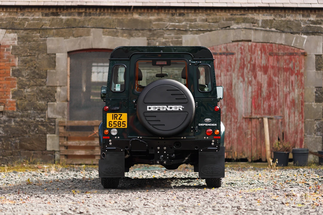 2015 Land Rover Defender 90 - Image 7 of 31
