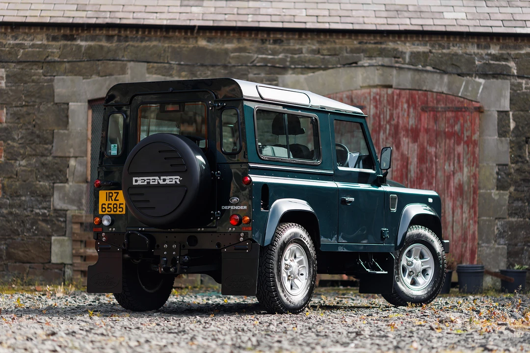 2015 Land Rover Defender 90 - Image 29 of 31